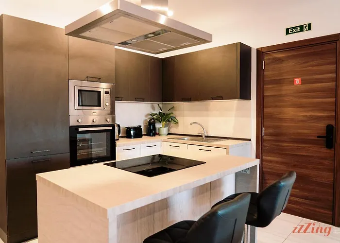 Scenic Modern 3 Bedroom Seaview Apartment